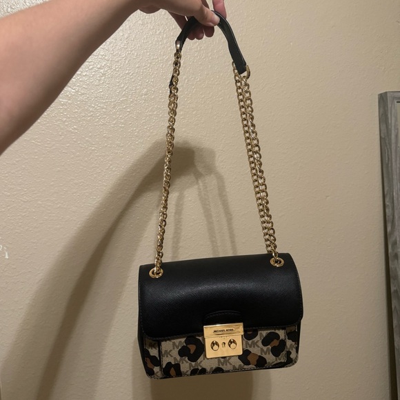Michael Kors Brandi Medium Saffiano Leather shoulder bag - Picture 1 of 4